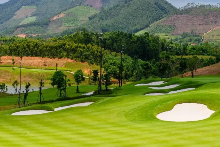 Van Lang Empire T&T Golf Club 4 van lang 3