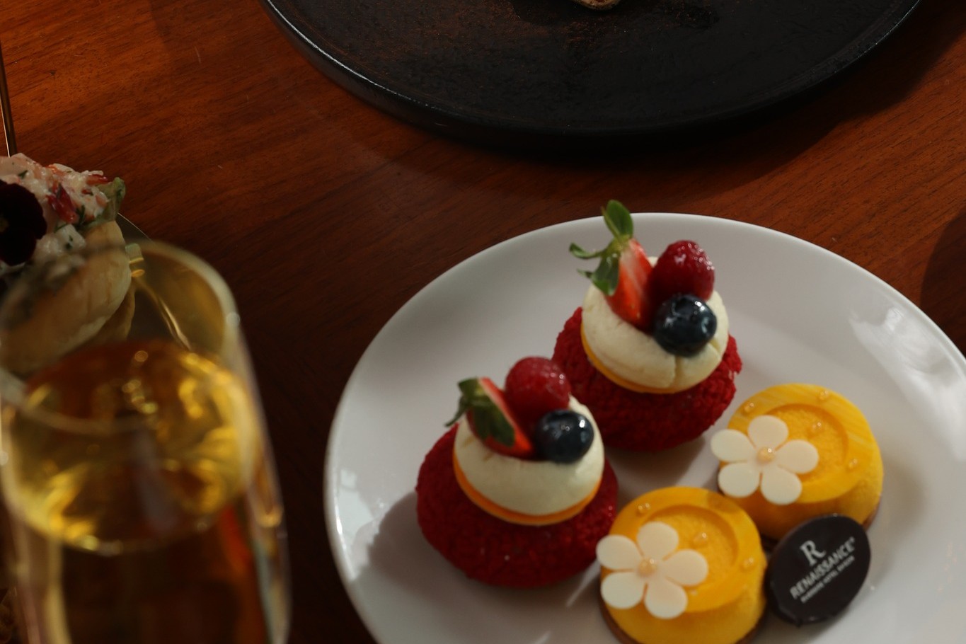 RBAR – Renaissance Riverside Hotel Saigon 4 renaisance 1